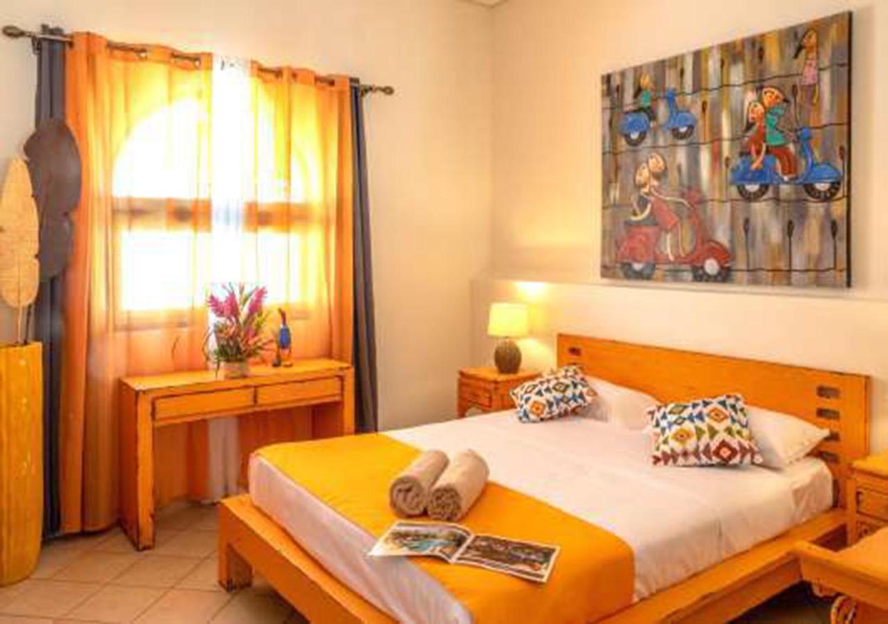 Hacienda Plaza Hotel Pereybere Beach Buitenkant foto