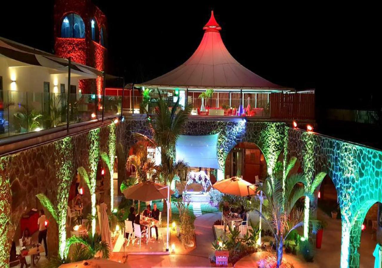 Hacienda Plaza Hotel Pereybere Beach Buitenkant foto