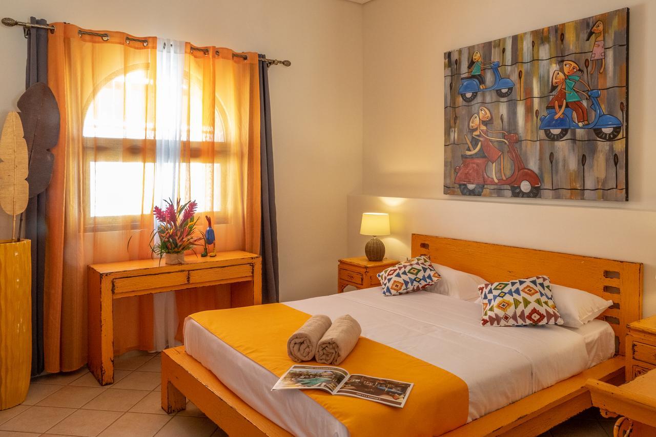 Hacienda Plaza Hotel Pereybere Beach Buitenkant foto
