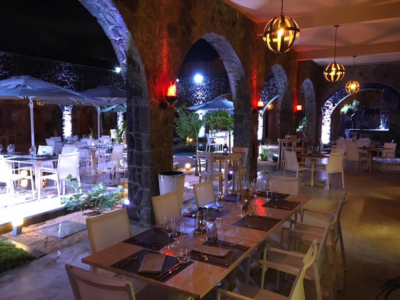Hacienda Plaza Hotel Pereybere Beach Buitenkant foto