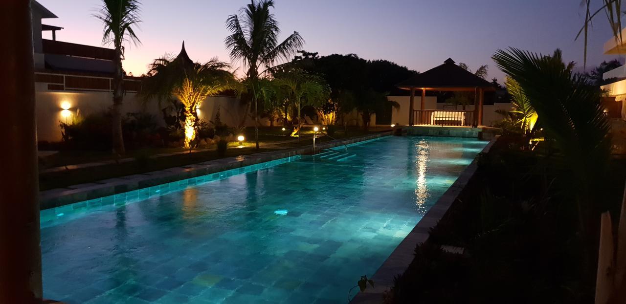 Hacienda Plaza Hotel Pereybere Beach Buitenkant foto