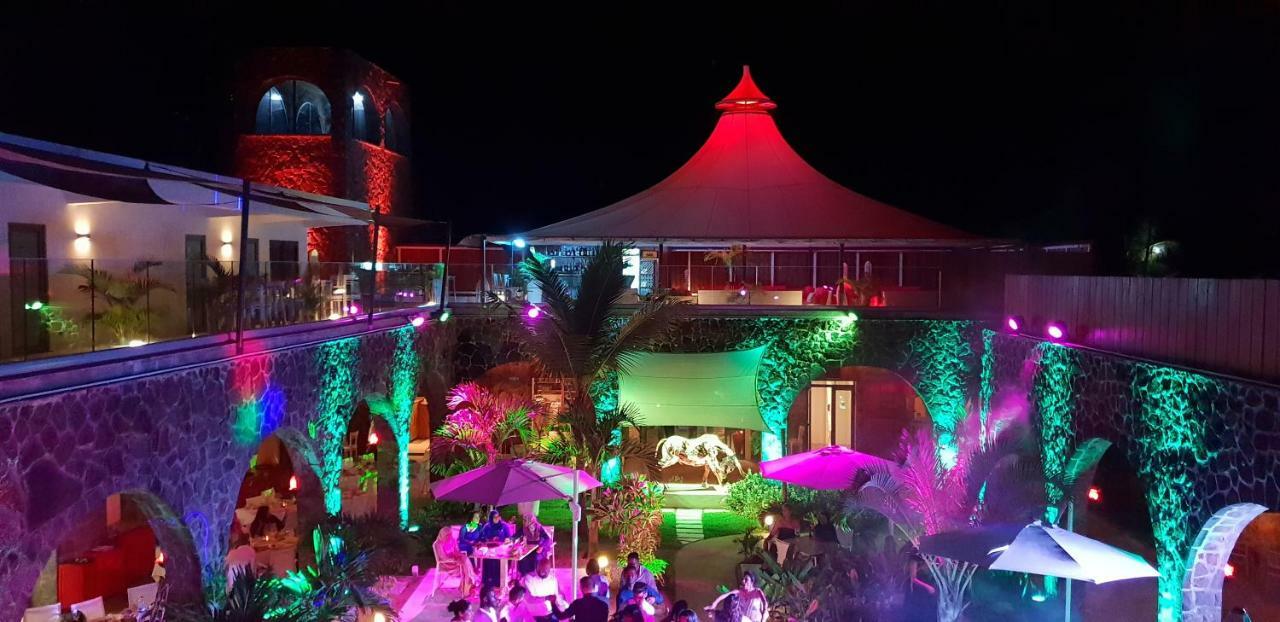 Hacienda Plaza Hotel Pereybere Beach Buitenkant foto