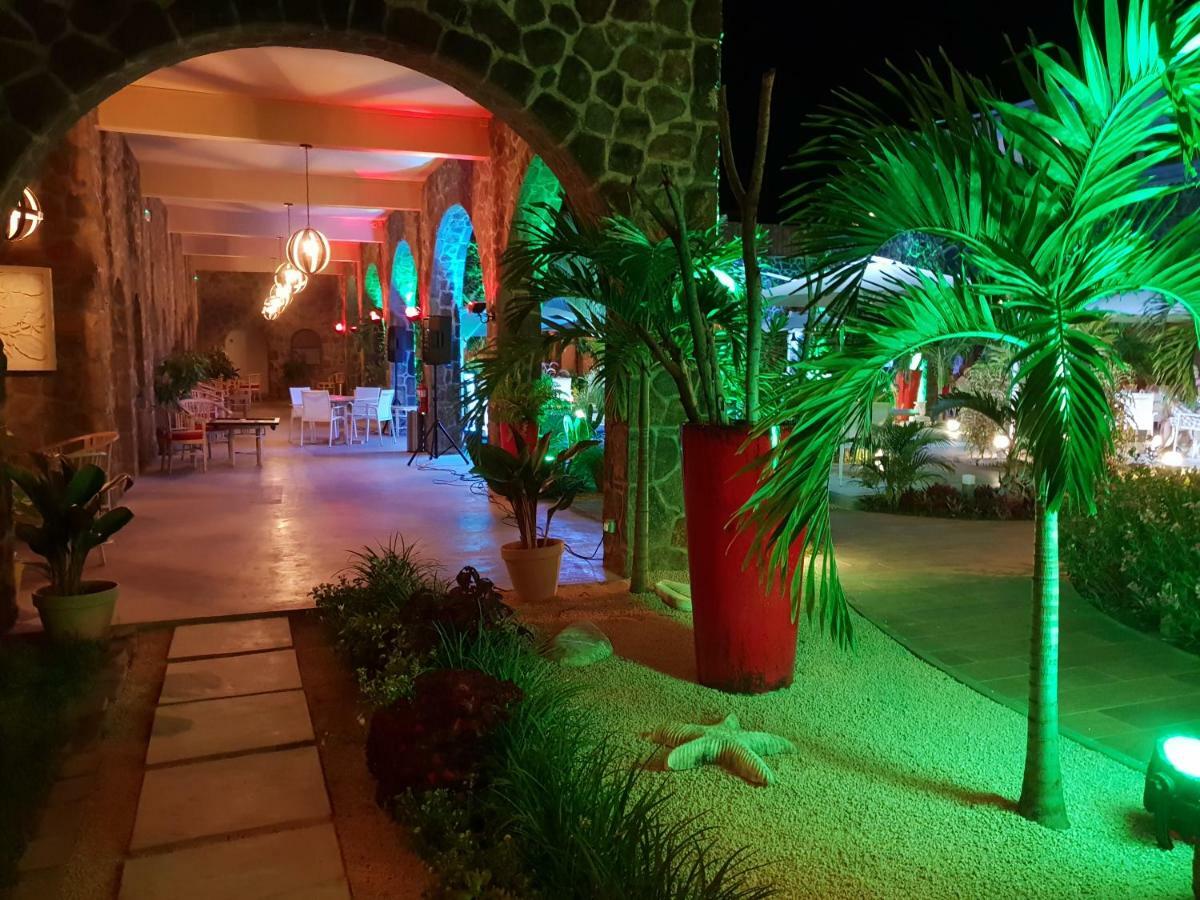 Hacienda Plaza Hotel Pereybere Beach Buitenkant foto
